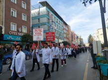 Isparta’da sağlık çalışanlarından Filistin için sessiz yürüyüş

