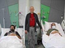 26 yıl önce babalarına nakil yapan doktor bu kez çocuklarından nakil yaptı
