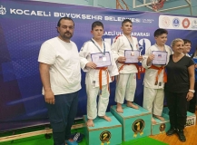Müsabakalardan madalyaları ile döndüler
