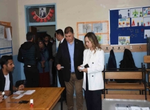CHP’nin İzmir adayı Cemil Tugay, eşiyle birlikte oyunu kullandı
