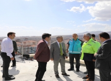 Vali Çelik yapımı devam eden sağlık yatırımlarında incelemelerde bulundu
