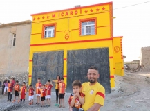 Evini sarı-kırmızıya boyatıp Icardi yazan Diyarbakırlı taraftar İHA’ya konuştu
