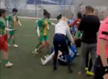 Aksaray’da kadınların futbol maçındaki kavga kamerada: 7 yaralı
