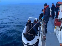 İzmir açıklarında 51 düzensiz göçmen kurtarıldı, 13 düzensiz göçmen yakalandı