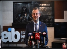 CHP lideri Özgür Özel sonuçları değerlendirirken gözyaşlarını tutamadı