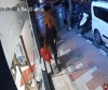 Manisa’da bir kişi mağaza önünde asılı olan Türk bayrağını yere attı