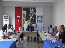 Foça meclisi karıştı: Yayını kapat ben bağırırım!